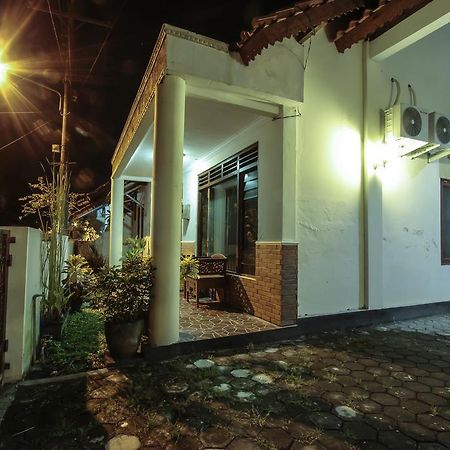 Griya Langen Guesthouse Yogyakarta Exterior photo