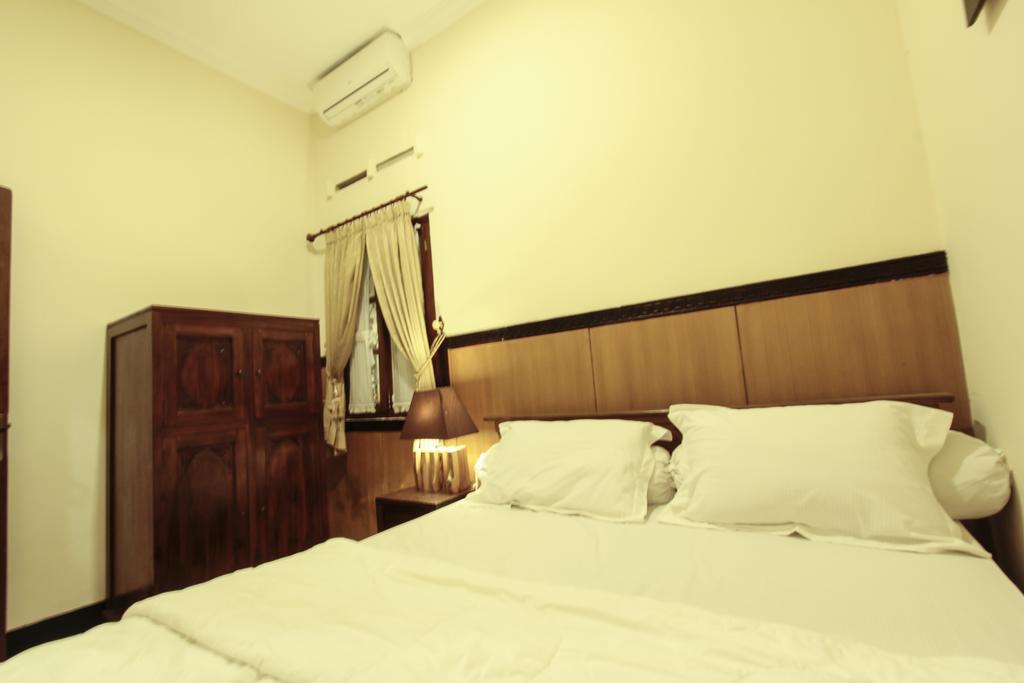Griya Langen Guesthouse Yogyakarta Exterior photo