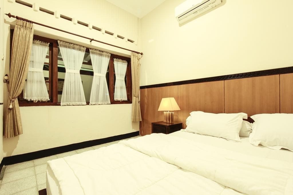 Griya Langen Guesthouse Yogyakarta Exterior photo