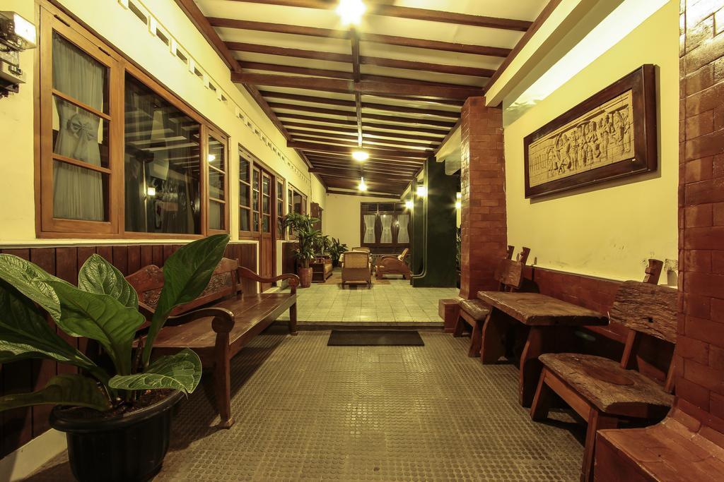 Griya Langen Guesthouse Yogyakarta Exterior photo