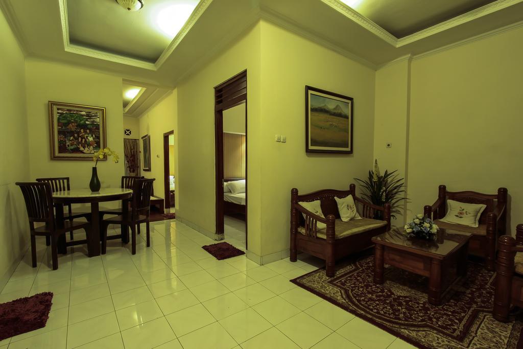Griya Langen Guesthouse Yogyakarta Exterior photo