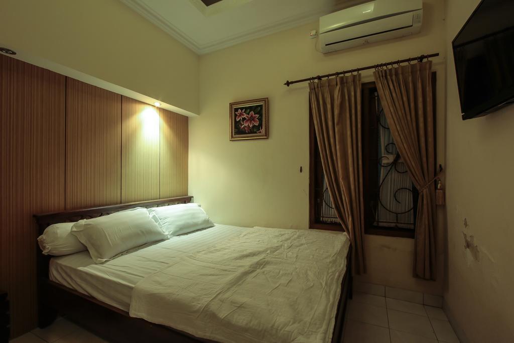 Griya Langen Guesthouse Yogyakarta Exterior photo