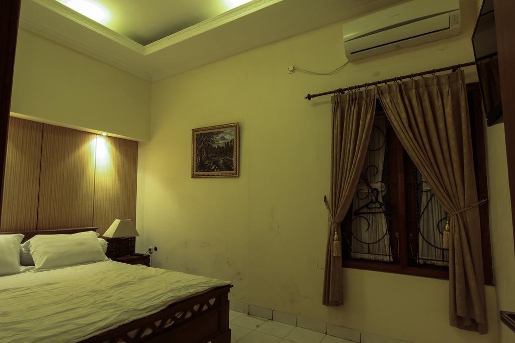 Griya Langen Guesthouse Yogyakarta Exterior photo