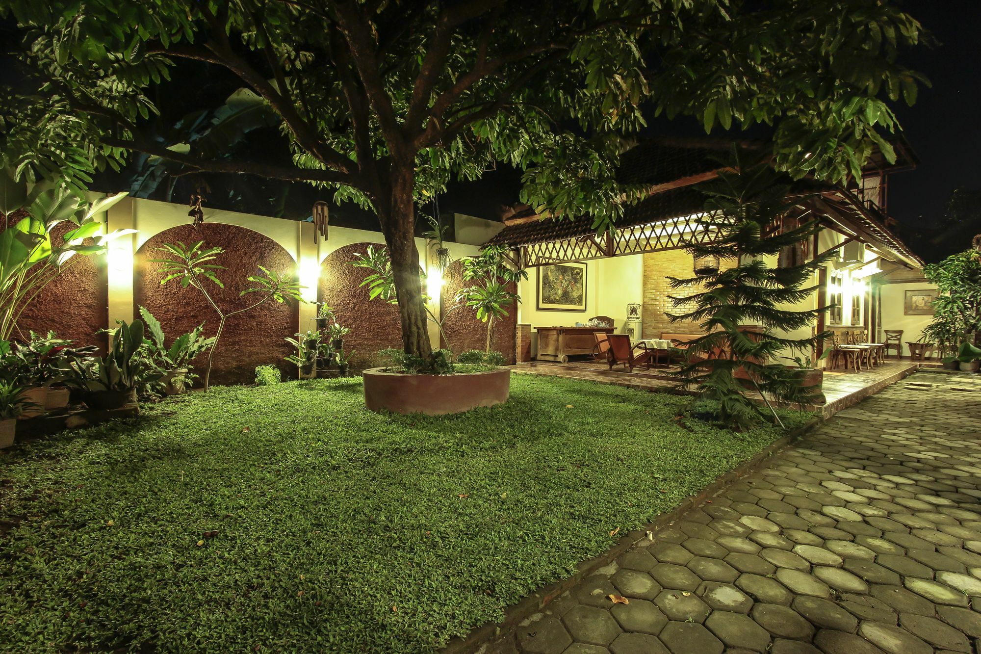 Griya Langen Guesthouse Yogyakarta Exterior photo