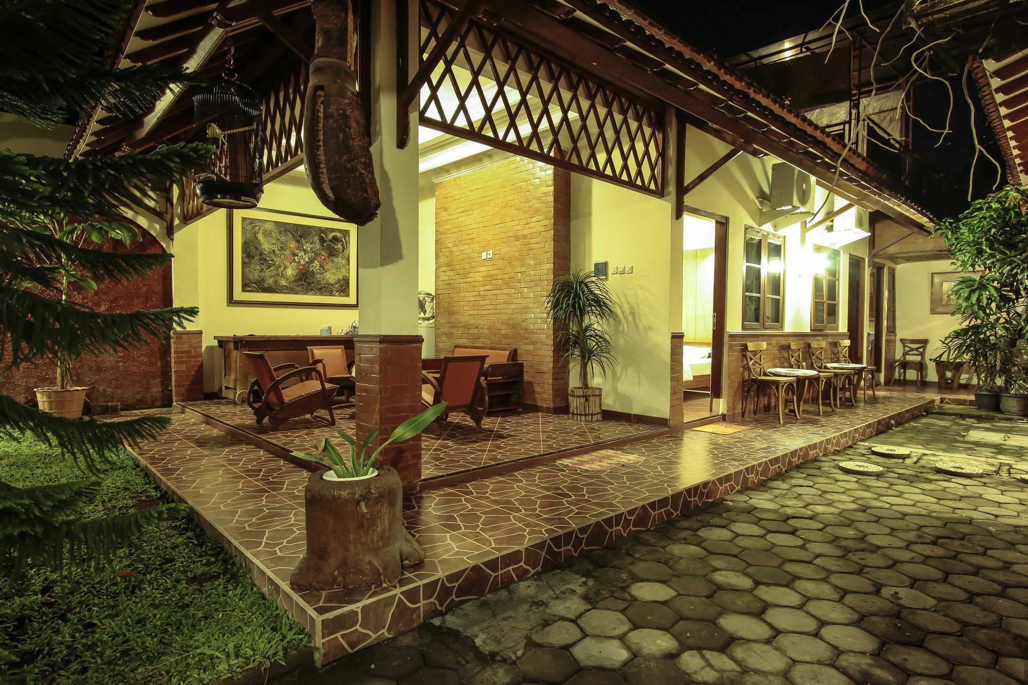 Griya Langen Guesthouse Yogyakarta Exterior photo