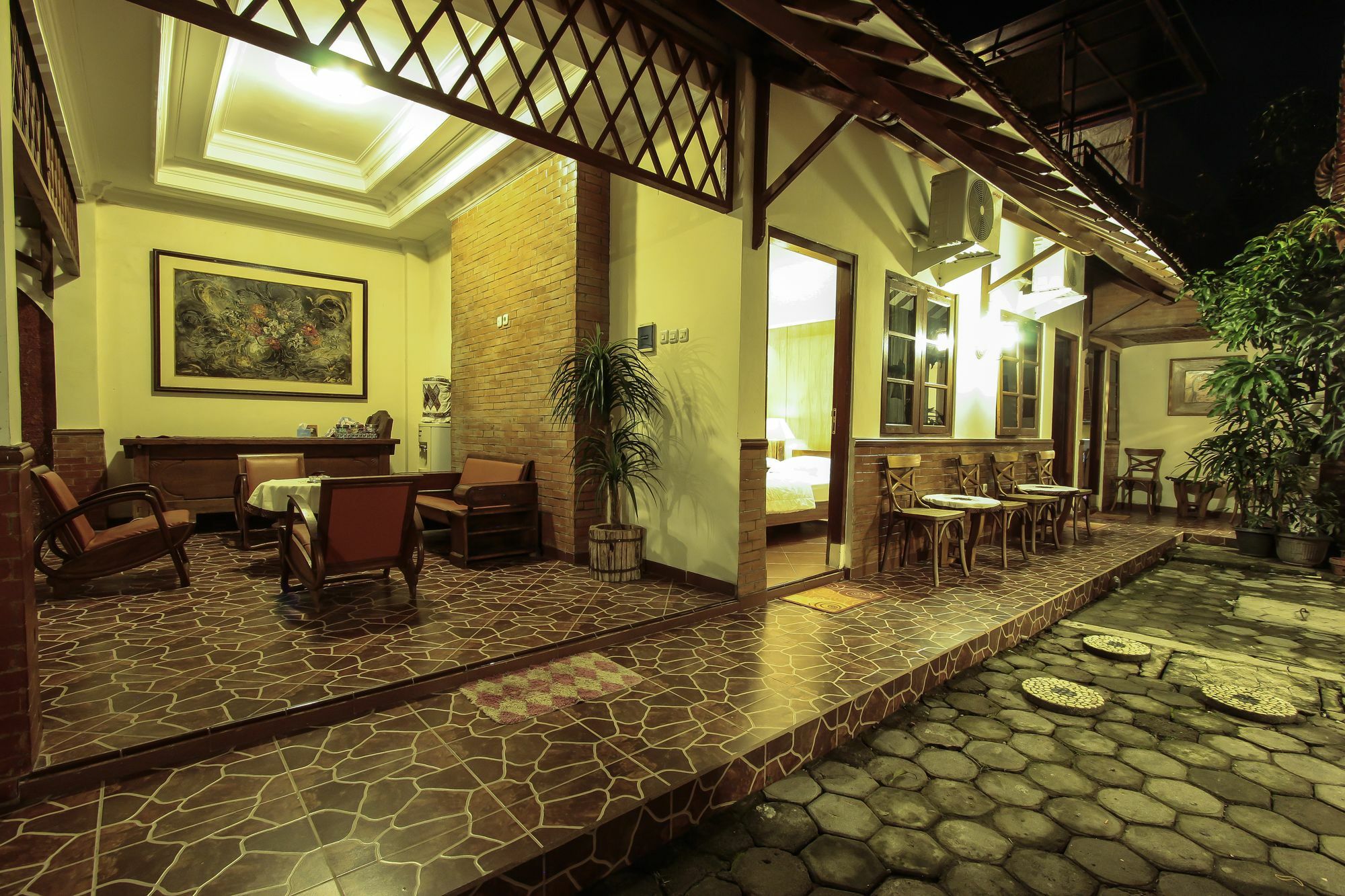 Griya Langen Guesthouse Yogyakarta Exterior photo