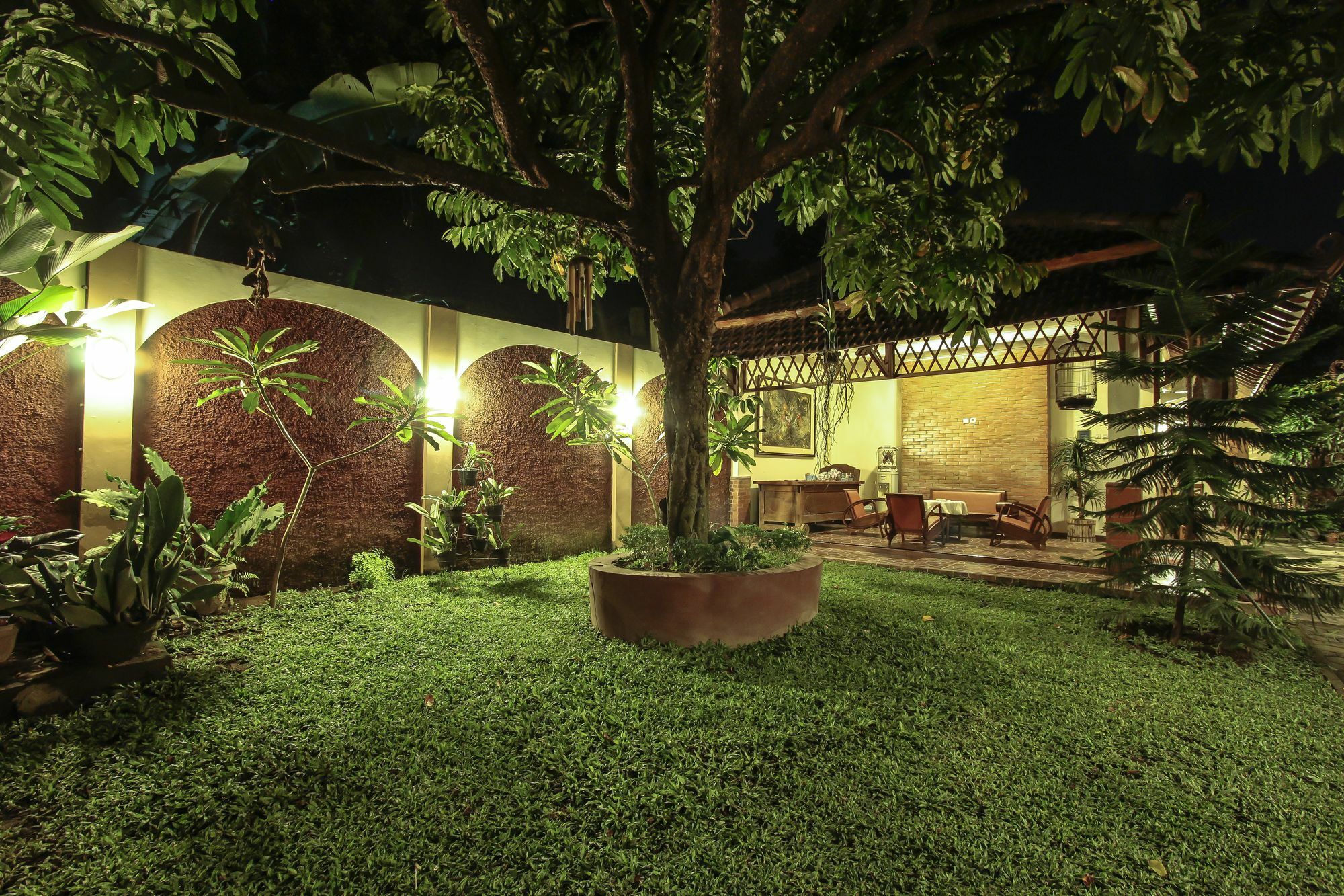 Griya Langen Guesthouse Yogyakarta Exterior photo